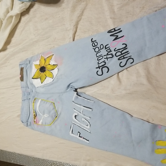 Fighting cancer paints - Picture 3 of 4